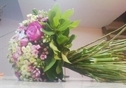 שזירת פרחים במעלה אדומים