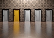 דלתות במעלה אדומים