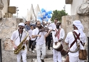 תוף להודות לה